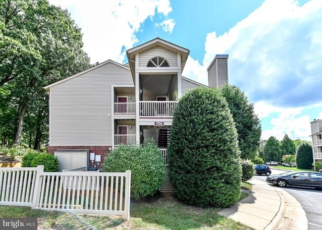 Building Photo - 1706 Ascot Way Unit B Rental