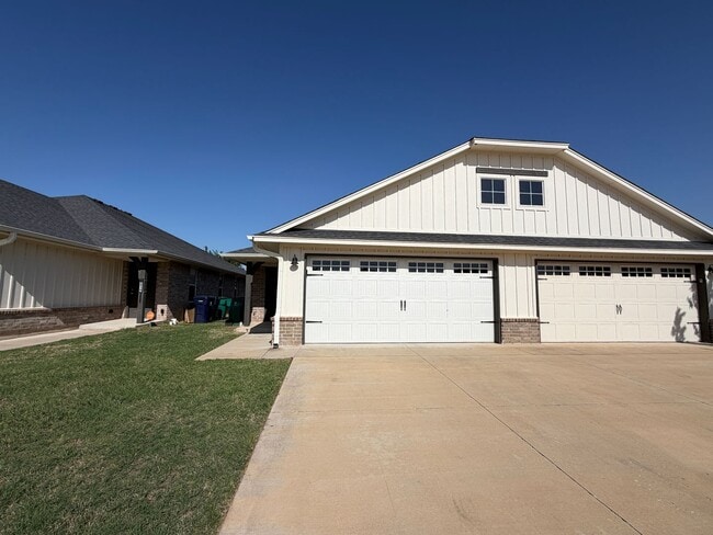 Photo - Great 3 Bedroom 2 Bath Duplex Near Tinker AFB