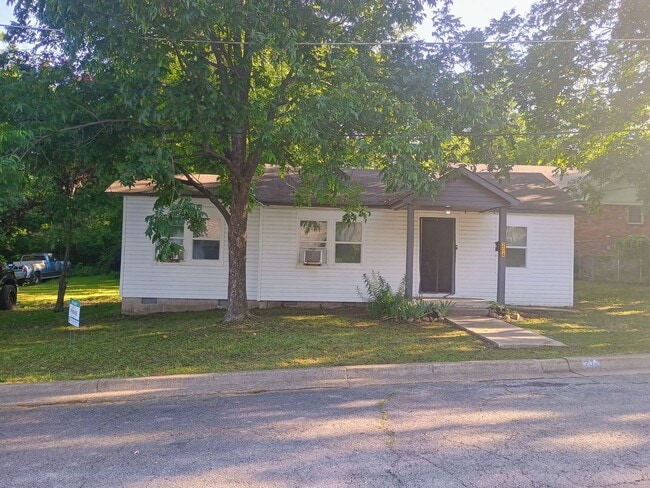 Building Photo - 204 Glover St