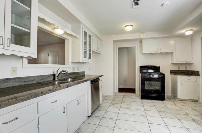 5615 Arboles Dr