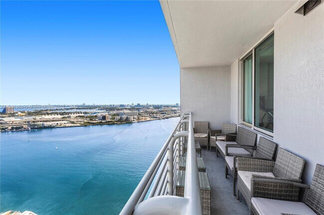 Photo - 335 S Biscayne Blvd Unidad 3404