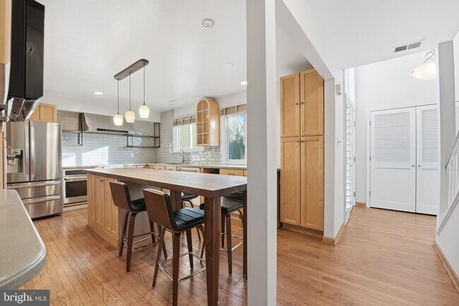 Photo - 1528 Goldenrain Ct