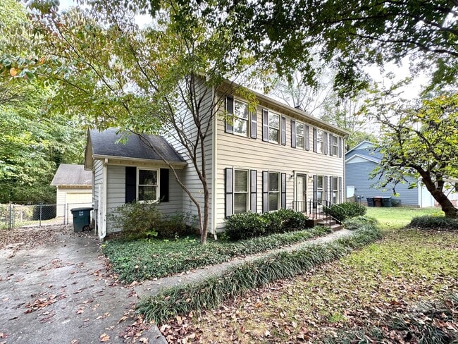 Photo - Well Maintained 3 Bedroom with Large Back Deck & Detached Garage!