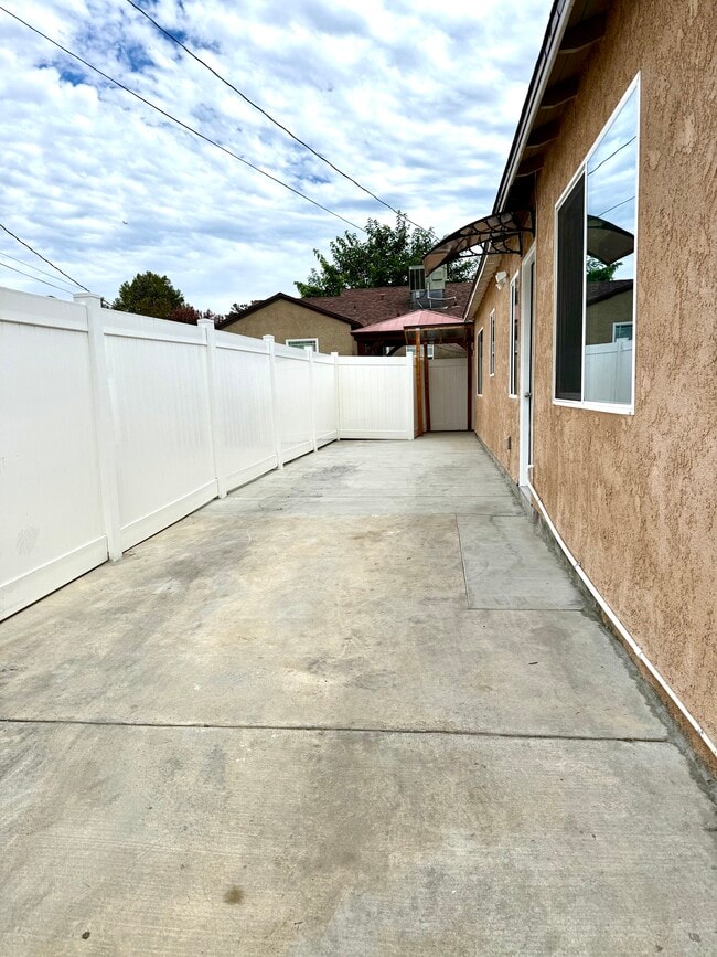 Photo - 6515 White Oak Ave
