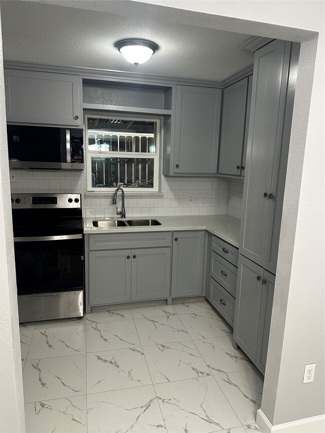 Building Photo - 9505 Neuens Rd Unit 10