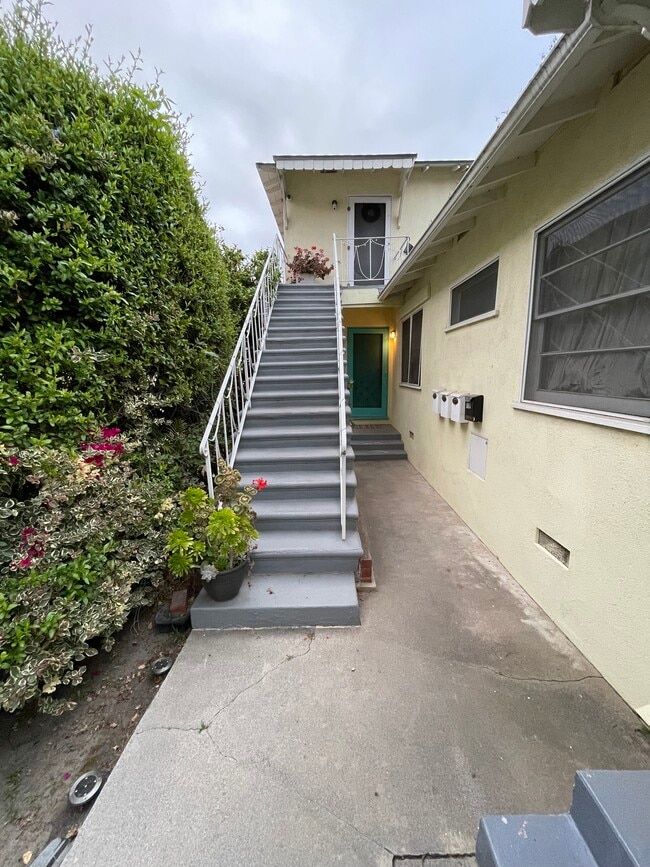 Photo - 340 W Alameda Ave Unidad House