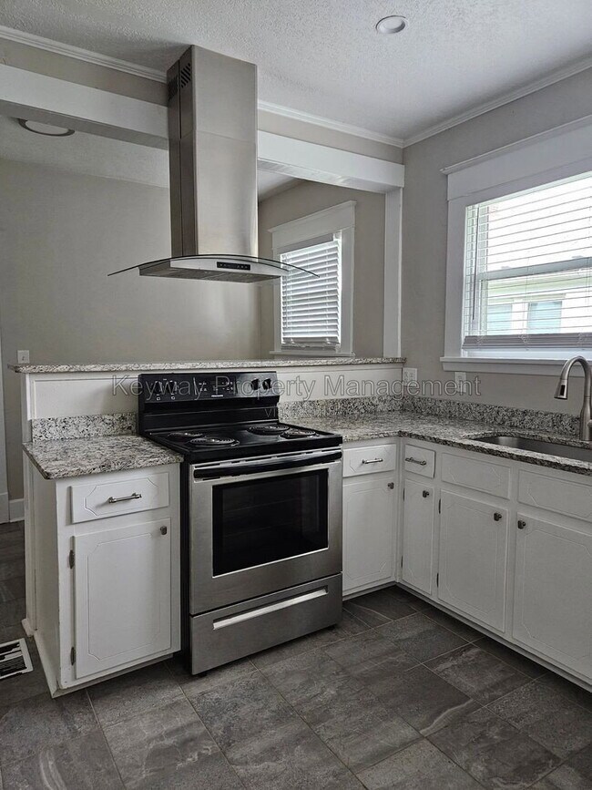 1313 Merry St