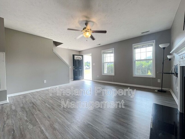 Photo - 395 Americana Dr