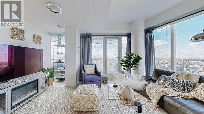 Photo - 197 Yonge St Unit 5811