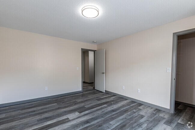 2BR, 1BA Townhouse - Bedroom