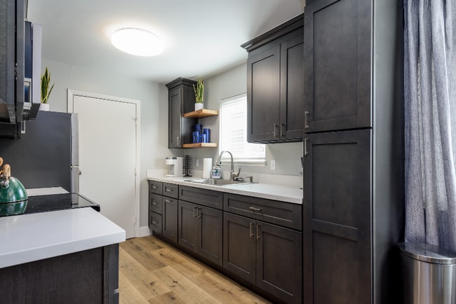 Photo - 1176 King St