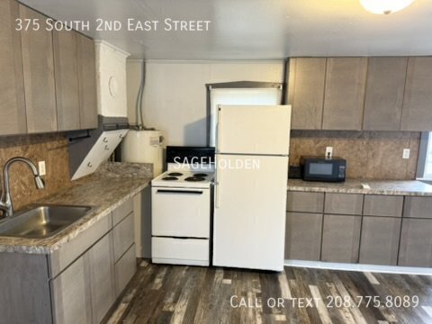 Photo - 375 S 2nd E St