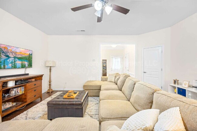 Photo - 2452 Royal York Ave