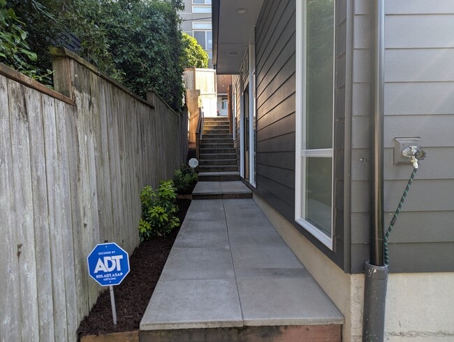 Photo - 33 W Etruria St