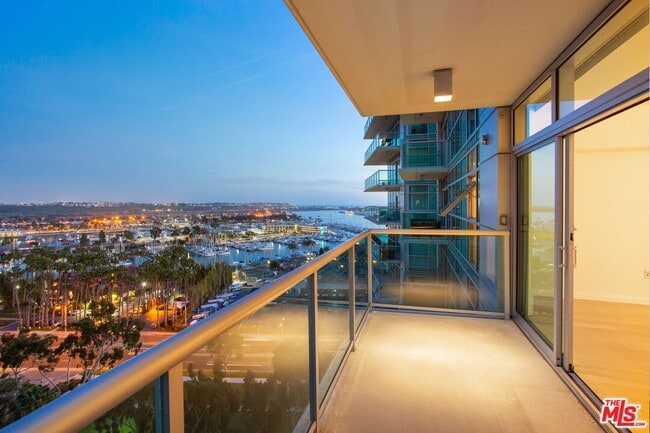 Photo - 13700 Marina Pointe Dr Unit 931