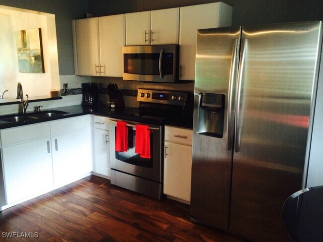 Building Photo - 717 Landover Cir Unit 103