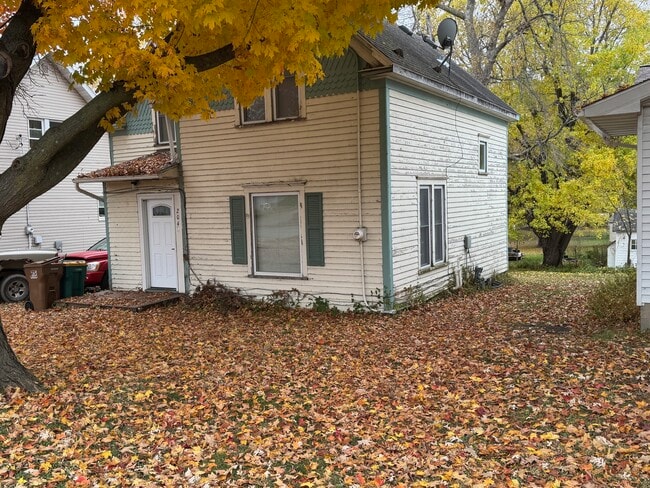 Photo - 204 Independence Ave S