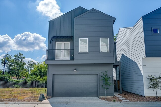 Photo - 112 Tolima Dove St