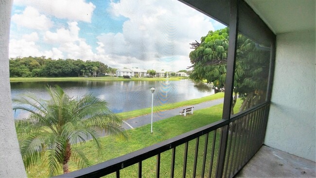 Photo - 1001 Green Pine Blvd Unidad C2