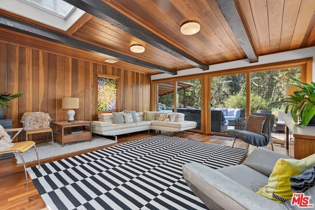 Photo - 1738 Topanga Skyline Dr
