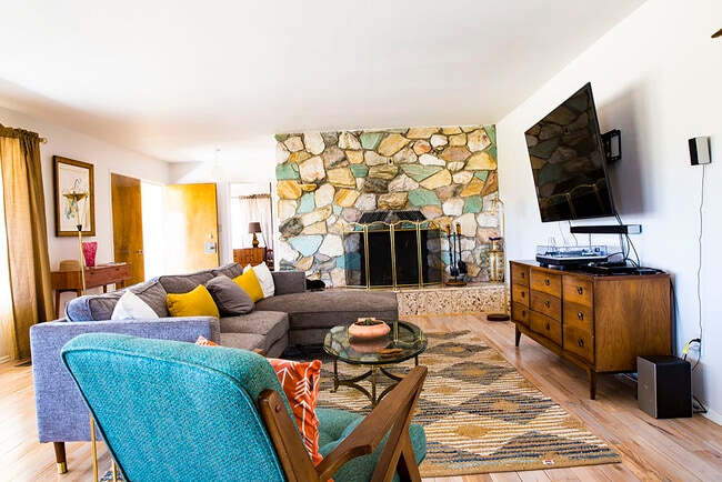 Building Photo - 56996 Crestview Dr Rental
