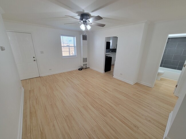 Photo - 6222 W Addison St Unidad 2