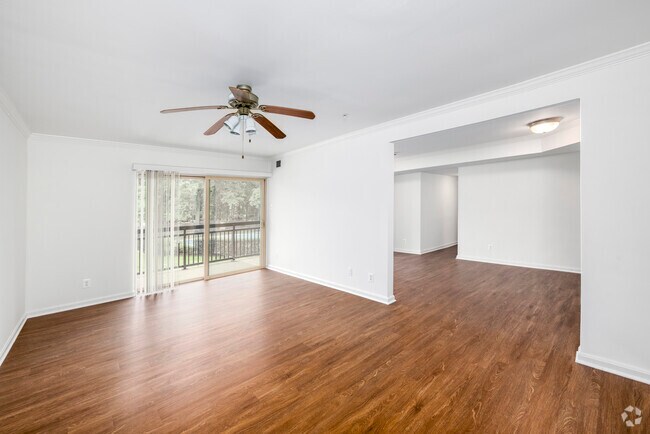 3BR, 2BA - 1,139SF - Living Room - Amber Commons