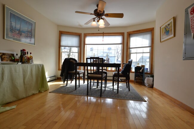 Photo - 16 Lanark Rd Unit 1