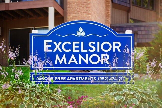 Photo - Excelsior Manor Apartments