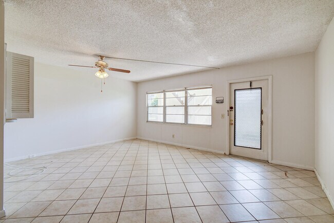 Photo - 54 Mansfield B