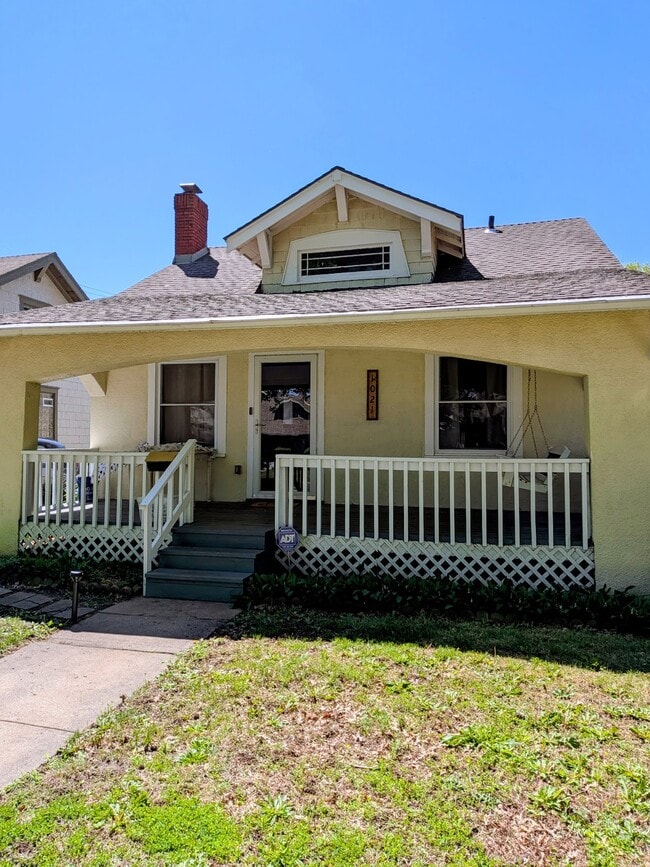 Photo - 1021 E 76th St