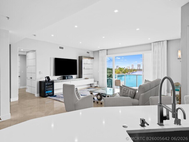 Photo - 516 Hendricks Isle Unit 4b