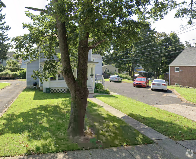 Building Photo - 127 Cameron Rd Unit First Floor Rental