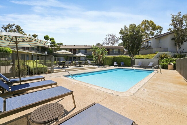 Building Photo - Village Green Rental