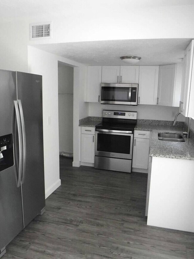 Photo - 1637 N James Ave