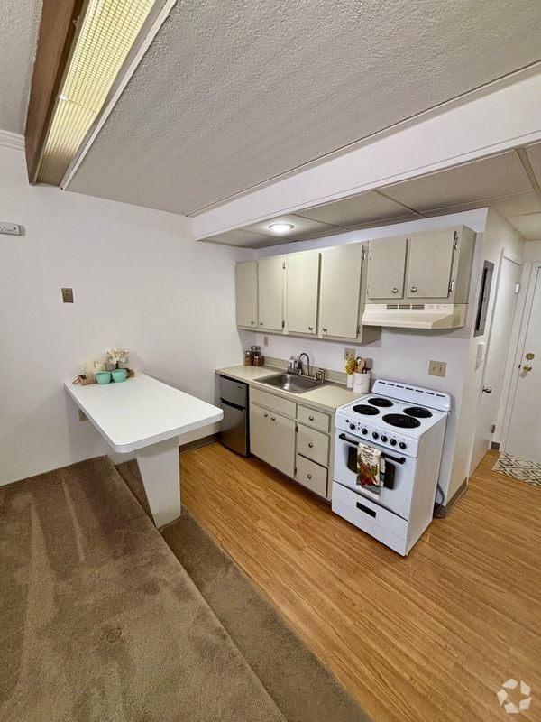 Building Photo - 2668 Elmwood Ave Rental