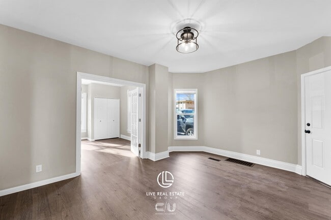 Photo - 806 W Hill St