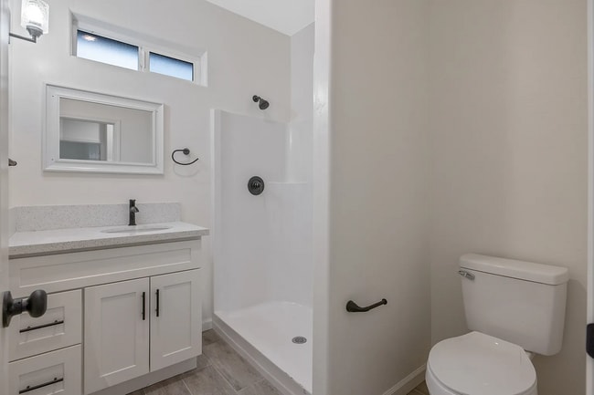 Photo - 601 E 10th St Unit 601 E 10th Street  B