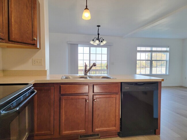 Photo - 749 Winding Ln