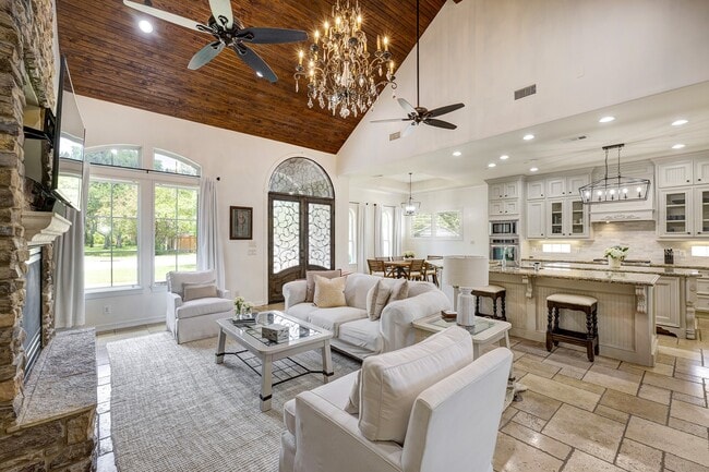 Photo - 1324 Bingle Rd