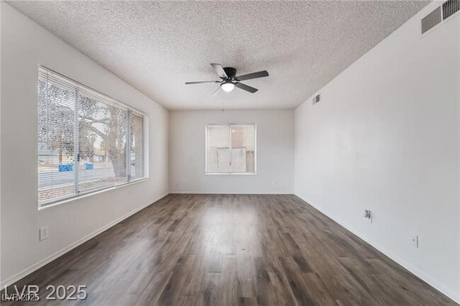 Photo - 7285 Bridgeview Ave