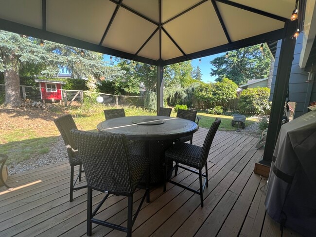 Photo - 98 SW Hartley Ave