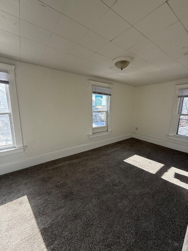 Photo - 811 Larned St - Upper