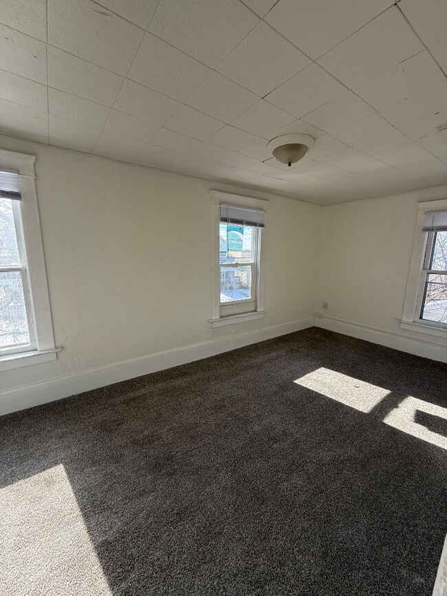 Building Photo - 811 Larned St Rental