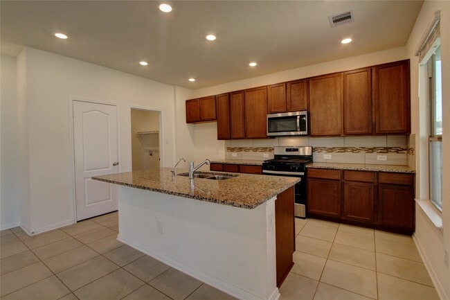 Building Photo - 4006 Shady Palmetto Dr