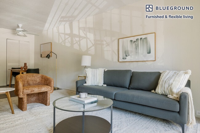 Photo - 3612 Barham Blvd Unidad FL3-ID719