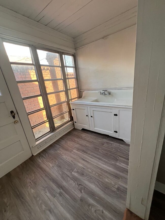 Photo - 28 N Second St (218B)
