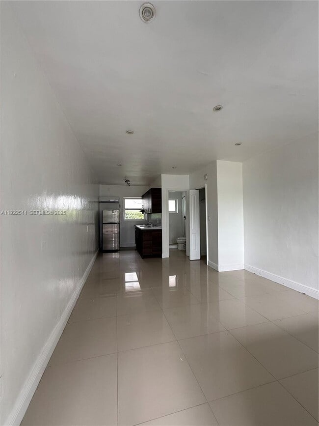 Photo - 551 NE 61st St Unit 2