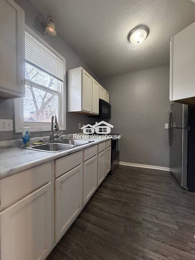 Photo - Available Now 5 bedroom 2 bath Duplex in Minneapolis