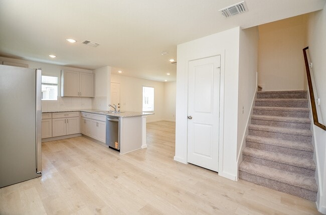 Photo - 30513 Bladnoch Ln